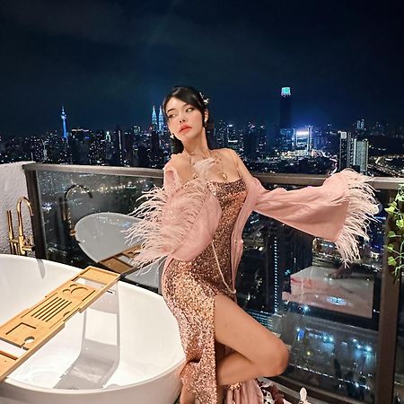 Skyscraper 65 Kl Highest Outdoor Bathtub Luxury Lavish Designer Suite Penthouse Lv65 Kuala Lumpur Luaran gambar