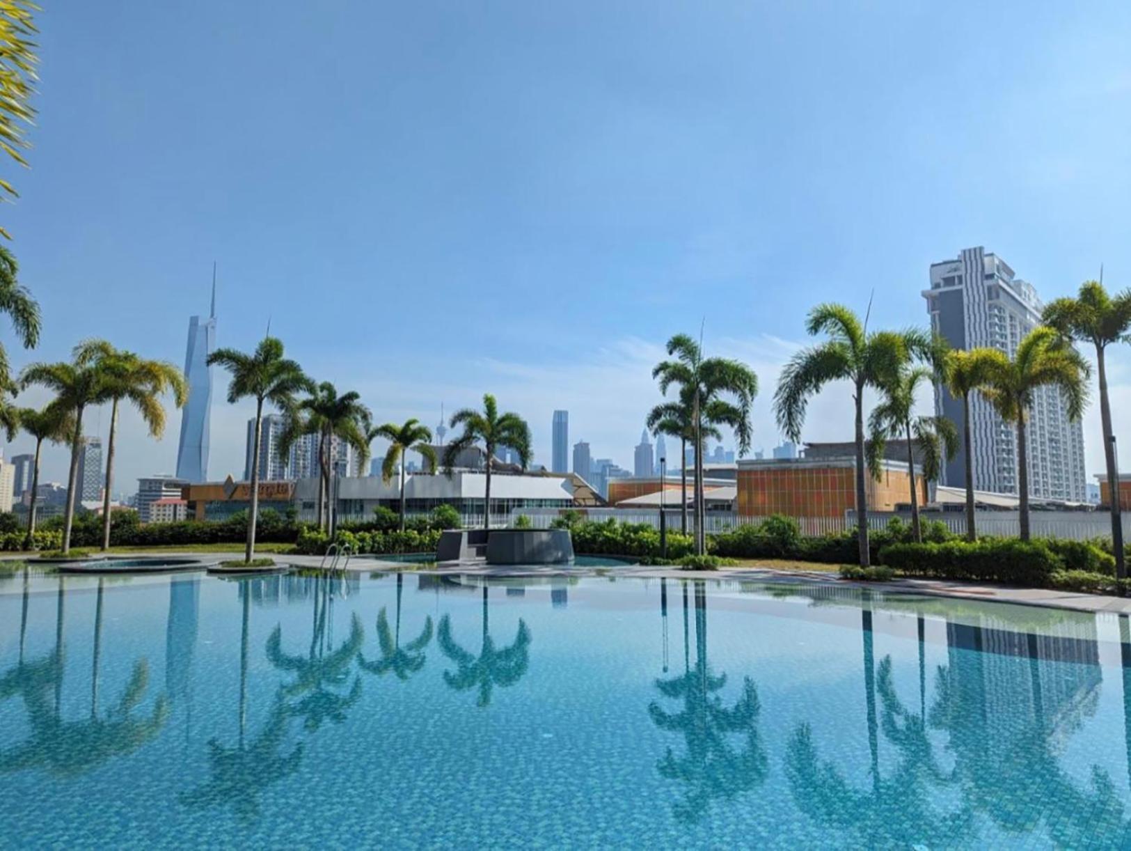 Skyscraper 65 Kl Highest Outdoor Bathtub Luxury Lavish Designer Suite Penthouse Lv65 Kuala Lumpur Luaran gambar