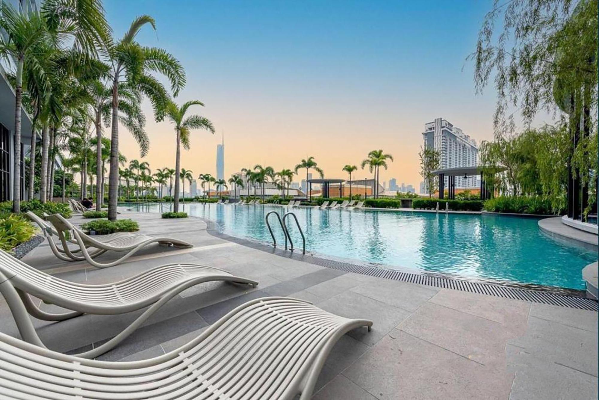 Skyscraper 65 Kl Highest Outdoor Bathtub Luxury Lavish Designer Suite Penthouse Lv65 Kuala Lumpur Luaran gambar