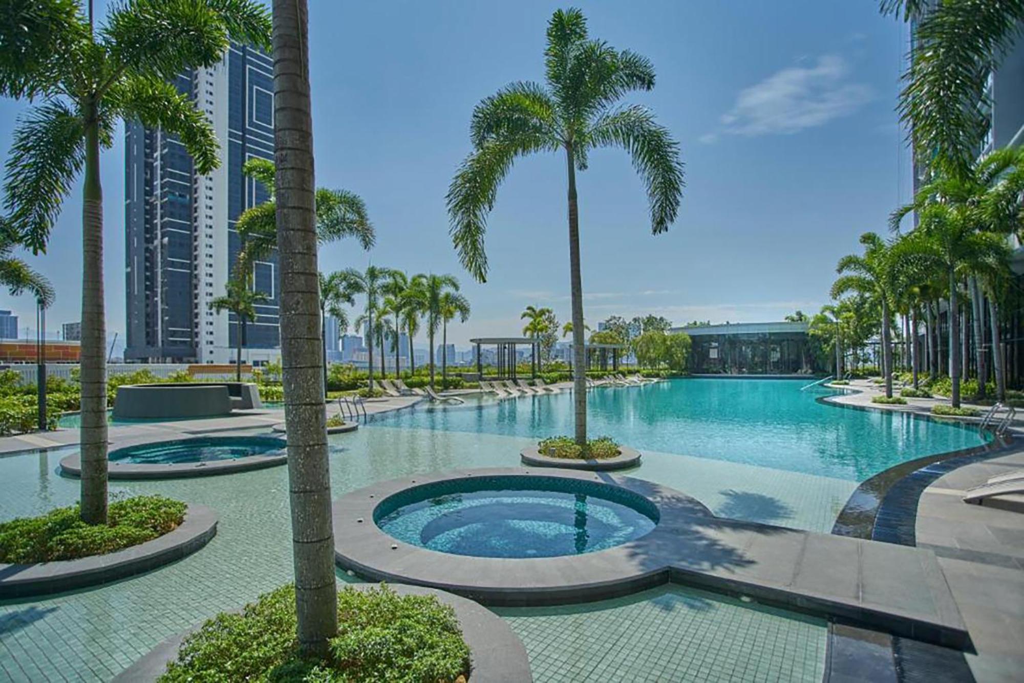 Skyscraper 65 Kl Highest Outdoor Bathtub Luxury Lavish Designer Suite Penthouse Lv65 Kuala Lumpur Luaran gambar