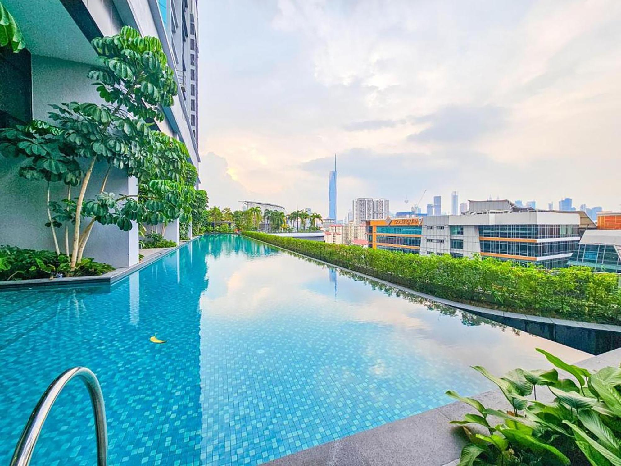 Skyscraper 65 Kl Highest Outdoor Bathtub Luxury Lavish Designer Suite Penthouse Lv65 Kuala Lumpur Luaran gambar