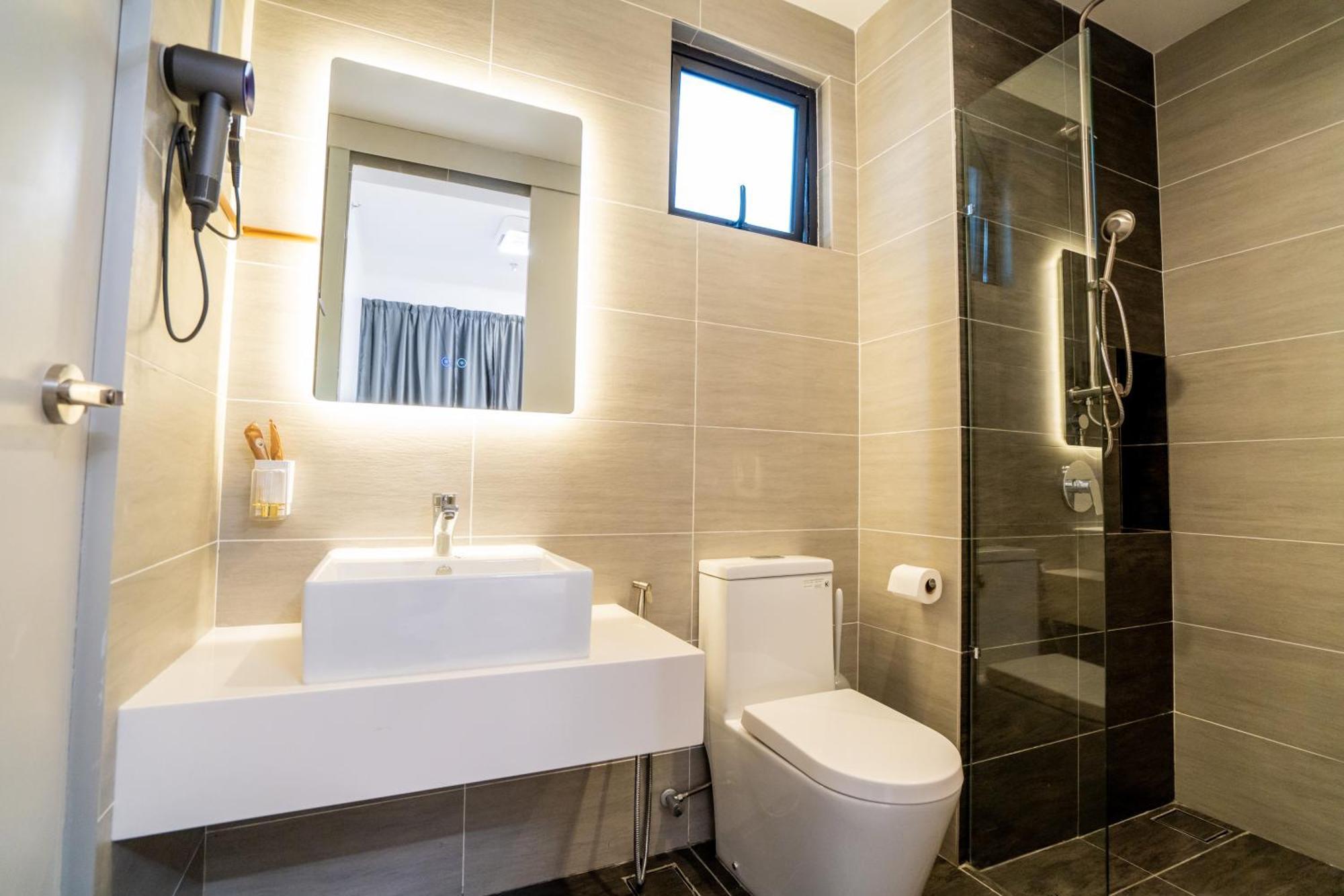 Skyscraper 65 Kl Highest Outdoor Bathtub Luxury Lavish Designer Suite Penthouse Lv65 Kuala Lumpur Luaran gambar